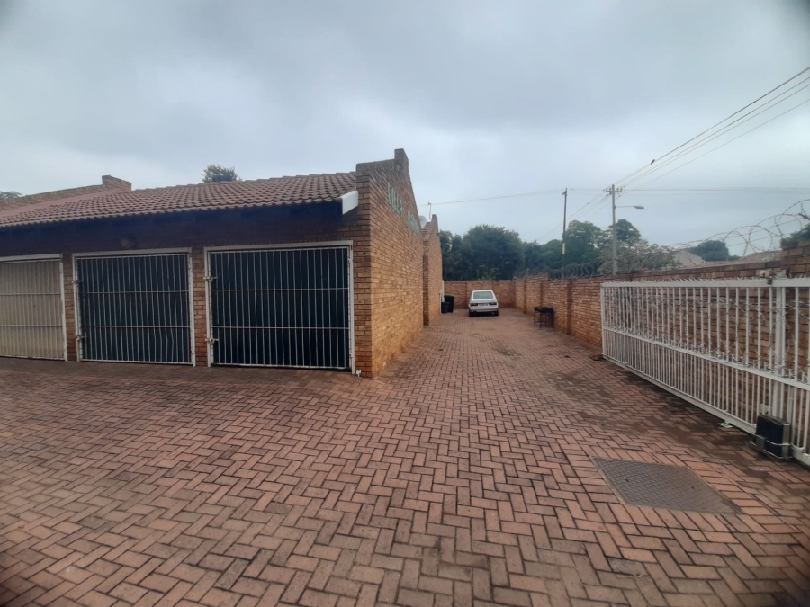 2 Bedroom Property for Sale in Lower Bo-dorp North West